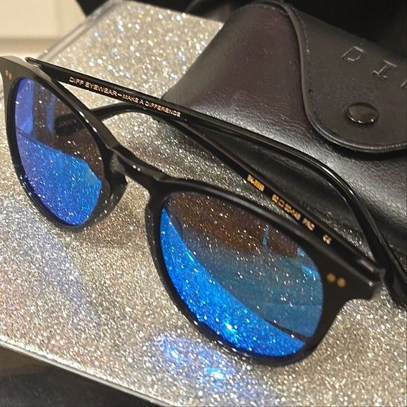 Diff Eyewear Maxwell Black/Blue Mirror Sunglasses - Picture 7 of 10